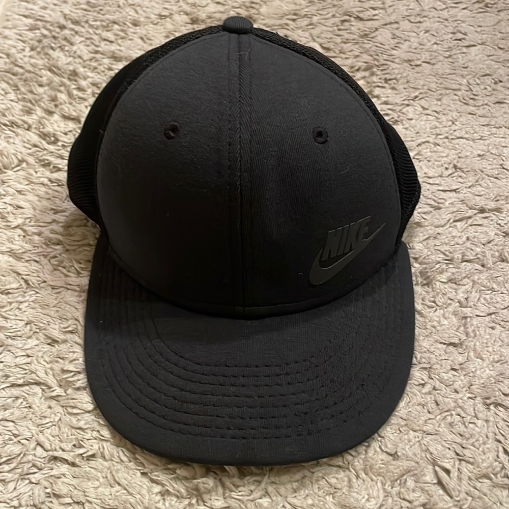 Nike SnapBack black and mesh hat